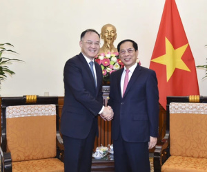 Bộ trưởng Bùi Thanh Sơn tiếp Trợ lý Bộ trưởng Ngoại giao Trung Quốc Nông Dung