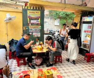 Quán bún cá Thái Bình ngày bán 1000 bát, nằm sâu trong ngõ nhỏ khách vẫn tìm ăn