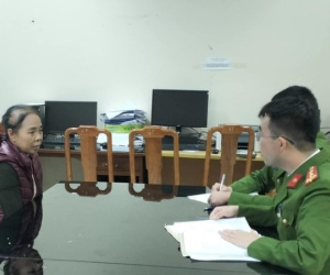 Đối tượng trốn truy nã 20 năm ra đầu thú bật khóc khi được cho tại ngoại ăn Tết với gia đình