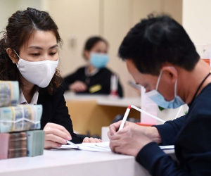 Cận Tết, sếp lớn ồ ạt chốt lời cổ phiếu, thu chục tỷ