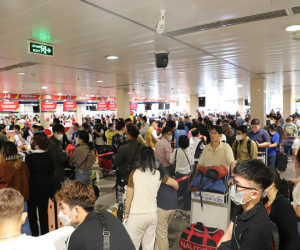 Chuyến bay delay, đường về nhà ăn Tết thêm vất vả