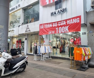 Thị trường Tết Nguyên đán: Giá thực phẩm tăng, hoa đua nhau giảm giá