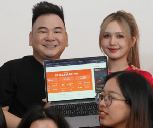 Vừa bỏ 'Bơ bán bò' sang bán hàng livestream, vợ chồng Xoài Non đạt doanh thu khủng