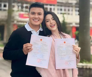 Khoảnh khắc Quang Hải điềm tĩnh kí vào giấy chứng nhận kết hôn cùng Chu Thanh Huyền, năm sinh của cô dâu gây chú ý