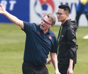 Tuyển Việt Nam: HLV Troussier 'tổng kết' gì năm hết Tết đến?