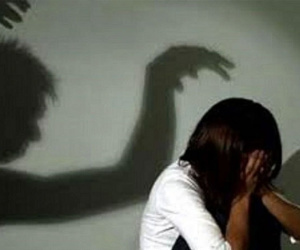 Nữ sinh lớp 7 mồ côi cha bị chồng của dì hiếp dâm nhiều lần