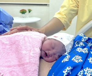 Những em bé 'rồng vàng' đầu tiên của năm mới Giáp Thìn
