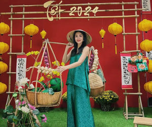 Hai mỹ nhân tên Hà khoe nhan sắc đỉnh cao mùng 2 Tết: Hà Tăng trẻ 'hack tuổi', Hà Hồ không thể sang hơn