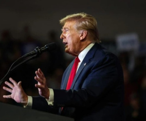 Ông Donald Trump lại làm dậy sóng với phát biểu về Nga và NATO