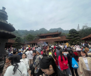 Chùa Hương mùng 4 Tết: Đông nghẹt không có chỗ chen chân; đi từ 4h sáng, giữa trưa chưa vào được động Hương Tích