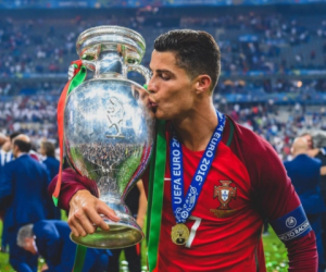 Điều các siêu sao thế giới mong muốn nhất trong năm 2024: Ronaldo có tham vọng lớn, Messi đơn giản hơn nhiều