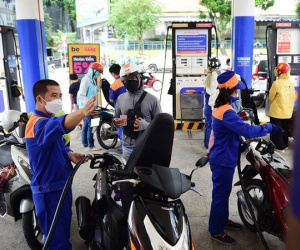 Giá xăng trong nước ngày mai có thể tăng sau phiên giảm mạnh