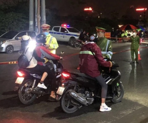 Tạm giữ nam thanh niên lái mô tô vi phạm nồng độ cồn đâm cảnh sát giao thông