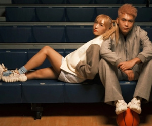 Mới đầu năm, BigDaddy - Emily đã mang đến MV 'bom tấn' hội tụ dàn cameo cực đỉnh cùng nội dung siêu ngọt ngào!
