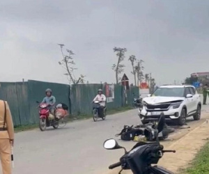 Ôtô lấn làn, tông cặp vợ chồng đi xe máy tử vong