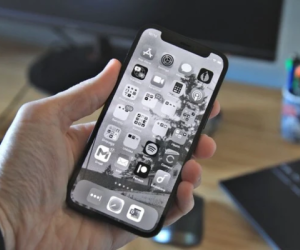 Chuyển màn hình iPhone sang đen trắng: Tưởng bất tiện nhưng lợi ích không ngờ