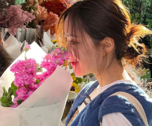 Tham khảo 5 cách buộc tóc xinh tươi của sao Hàn cho mùa xuân