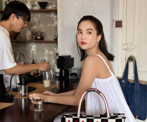 Ngọc Trinh sau khi hưởng án treo: Ăn vận gợi cảm đi chơi cùng gia đình, cầu mong cuộc đời êm ả