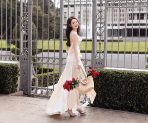 Nữ trợ lý quê Nghệ An đẹp chuẩn hoa hậu ai ngắm cũng mê