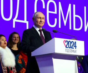 Tổng thống Putin thôi thúc người dân sinh con vì sự sống còn của dân tộc