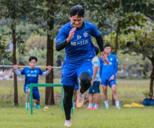 Cựu tuyển thủ Hà Minh Tuấn bất tỉnh trong trận đấu trên sân Hòa Xuân