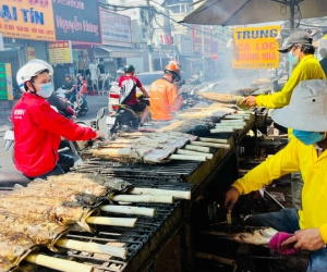 Phố cá lóc nướng nhộn nhịp trước ngày vía Thần Tài