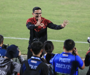 HLV Kiatisuk mở hàng như mơ với 'đại gia' V.League, HLV Troussier mở cờ trong bụng!