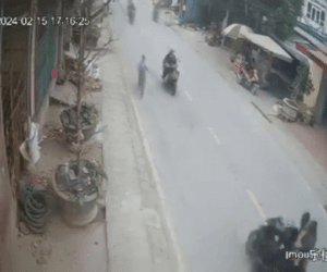 Clip: Xe máy chạy lấn làn, tông trực diện xe đi ngược chiều