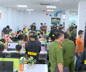 Vỡ nợ hơn 100 tỉ đồng, nhân viên ngân hàng uống thuốc trừ sâu tự tử?