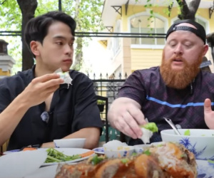 Đầu năm, khách Tây rủ nhau đi ăn loạt món ngon ngày Tết ở Việt Nam
