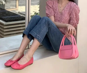 Ballet Flats chiếm sóng tủ giày xuân: Hội sành điệu Á-Âu đua nhau diện, ai chưa sắm thì 'sống chậm' rồi