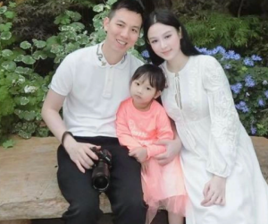 Lộ ảnh hiếm Huyền Baby bên ông xã doanh nhân, có loạt hành động tình tứ không rời