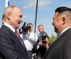 Nhà lãnh đạo Triều Tiên Kim Jong Un nhận quà từ Tổng thống Nga Putin