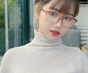 Không cần hở hang, nữ streamer 'kín cổng cao tường' vẫn hút sự chú ý