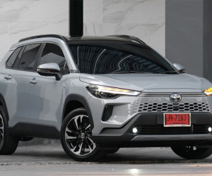 Đại lý ồ ạt nhận cọc Corolla Cross 2024: 2 phiên bản, trang bị giống hệt bản Thái, giao xe tháng 5