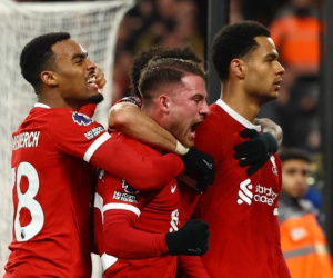 Ngược dòng thắng 4-1, Liverpool chễm chệ trên đỉnh bảng