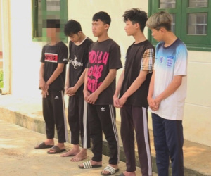 5 thanh thiếu niên thay phiên nhau hiếp dâm bé gái 12 tuổi