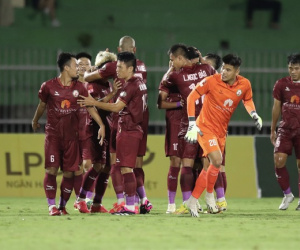 'Chuyên gia săn tây' trở lại ấn tượng, hàng loạt sao tấn công báo tin vui cho HLV Troussier