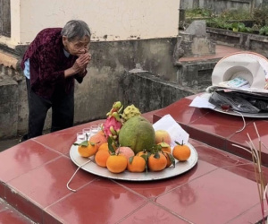 Xúc động lời nói của cụ bà 103 tuổi vượt hơn 300km về quê giỗ mẹ: 'Con nhớ mẹ nhiều lắm, có lẽ đây là lần cuối cùng'