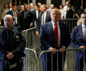 Ông Donald Trump phải nộp phạt cả tiền lãi đến 454,2 triệu USD