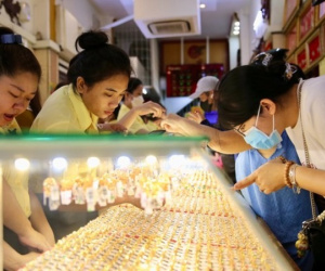 Vàng SJC và vàng nhẫn 24K loạn giá sáng nay