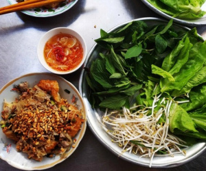 Khách Tây trầm trồ món làm từ bánh mỳ người Việt cũng ít nghe: 'Tưởng không ngon mà ngon không tưởng'