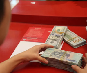 USD ngân hàng và tự do cùng tăng giá