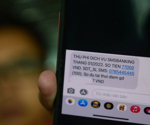 Nhiều người kêu trời vì sốc với phí SMS banking lên đến tiền triệu, điều gì đang xảy ra?