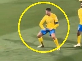 Ronaldo gây phẫn nộ với màn ăn mừng 'vô đạo đức'