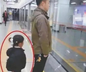 Bức ảnh 'giàu có' ở tàu điện ngầm gây sốt mạng xã hội