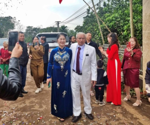 Đám cưới vợ chồng U80: Rước dâu bằng 25 xe ô tô, đãi 30 mâm không nhận tiền mừng
