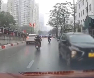 Tài xế ôtô đi ngược chiều thách thức, đe dọa hành hung người đi đường
