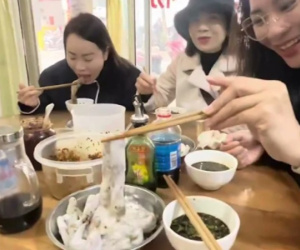Bánh cuốn Hà Khẩu, món ăn khiến vợ chồng Jaykii tranh cãi với chủ quán có gì đặc sắc?
