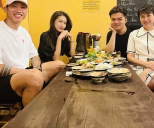 Hot lại ảnh Đoàn Văn Hậu và Doãn Hải My hẹn hò, có cả mẹ vợ trẻ đẹp 'tháp tùng', nhan sắc qua cam thường khác ảnh tự đăng